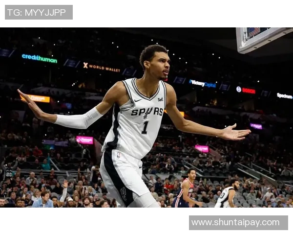 文班亚马新秀赛季表现抢眼场均20分10篮板3盖帽遥遥领先